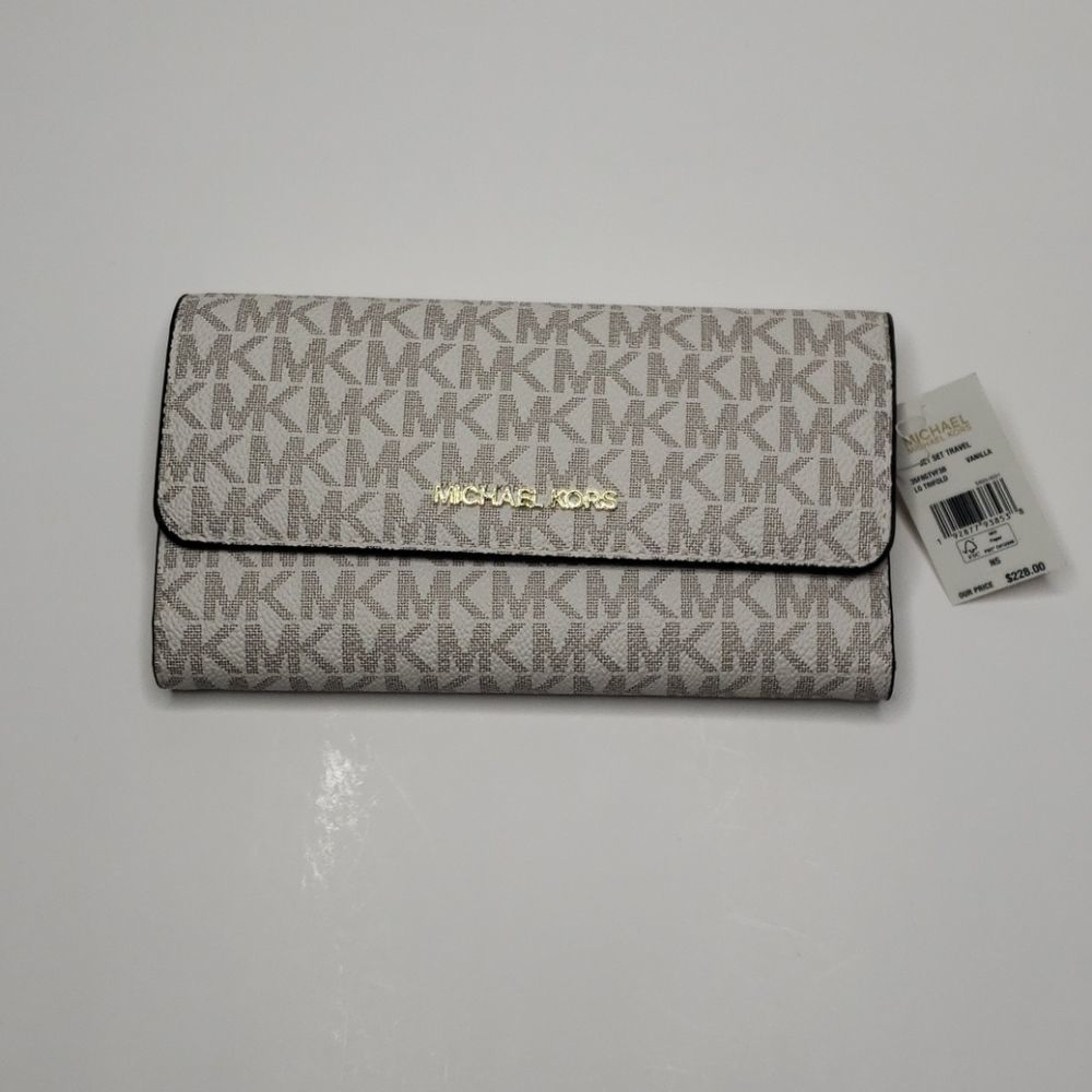 Michael Kors Charlotte Large Tote Set - Picture 8 of 10